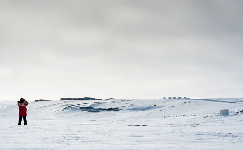 L’UQAR opère à Alert le laboratoire d’étude de la faune le plus nordique du monde, à environ 800 kilomètres du Pôle Nord.  (Photo : François Vézina)