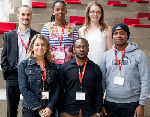 Annie Campoli, directrice principale services bancaires aux petites entreprises, Banque TD Région du Québec, Fabrice Chilly Ngamaleu Piengang (ÉTS) et Guy Ayissi Eyebe (UQTR) entourés de Casey Cotes-Turpin (UQAT), de Sophie Diallo (ENAP) et de Clémence Emeriau-Farges (UQAR).