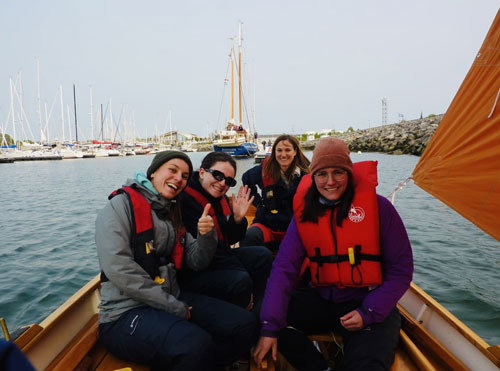 Gwenn Duval (troisième) en compagnie de ses collègues chercheuses Camille Brice, Juliette Girard et Alice Morard. (Photo : Camille Tran)