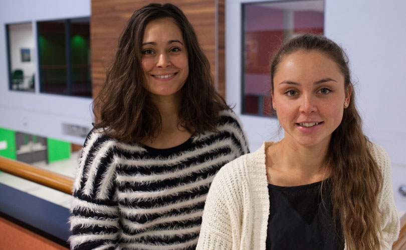 Joana Juban et Noémie Tarif étudient à la maîtrise en gestion de projet. (Photos : Laurie Suzor-Pleau)