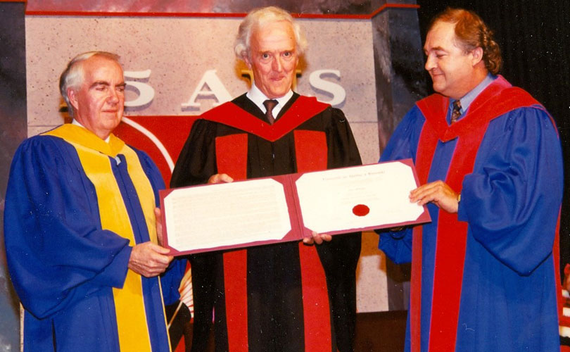 L'UQAR a remis un doctorat honorique à Jules Bélanger en 1994.