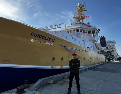 Le chef de la mission RQM-MEOPAR 2022, le professeur en géologie et géochimie marine Jean-Carlos Montero-Serrano. (Photo : Juliette Lusven)