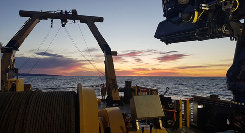 Le navire de recherche Coriolis II pendant le transit à une station d’échantillonnage au large de Pointe-des-Monts (Photo : Jean-Carlos Montero-Serrano)