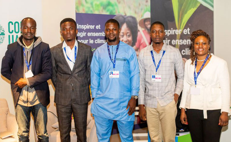 Moudjahid Akorédé Wabi (premier à gauche) est étudiant à la maîtrise en gestion des ressources maritimes.