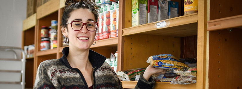 Diplômée de l’UQAR au baccalauréat en développement des sociétés et territoires, Marianne Poirier est agente de projet pour Moisson Rimouski-Neigette où elle développe des ateliers culinaires pour les jeunes en milieu rural.