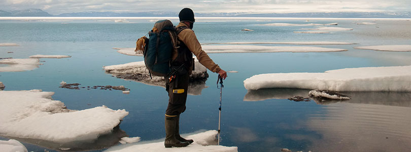 Le couvert de glace côtière, les niveaux d’eau et de vagues et leurs effets sur l’évolution des littoraux figurent parmi les thématiques de recherche de l’équipe professorale. Photo : Pascal Royer-Boutin.