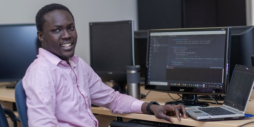 Babacar Thiam, diplômé à la maîtrise en informatique à l’UQAR, campus de Rimouski